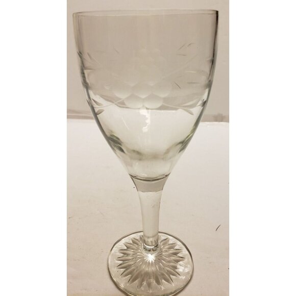 Crystal Wine Glass- Etched Ring & Flowers- Starburst Pattern on Bottom - Picture 4 of 6